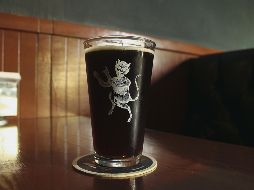 Diógenes black lager. Espuma firme, sabores intensos, con notas de café tostado.  EL INFORMADOR• F. González