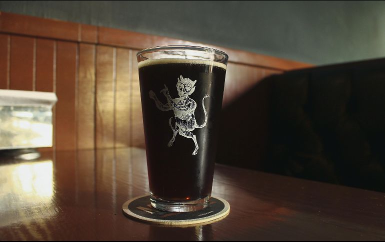 Diógenes black lager. Espuma firme, sabores intensos, con notas de café tostado.  EL INFORMADOR• F. González