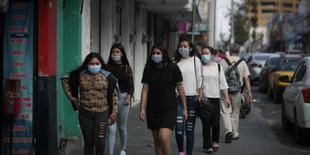 Con restricciones, reabrir&aacute;n plazas comerciales, gimnasios y clubes deportivos