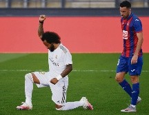 SOLIDARIO. Marcelo mostró su apoyo a las protestas contra la desigualdad racial tras marcar el tercer gol madridista. AFP / P. MARCOU