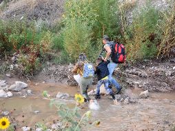 Migrantes sin documentos suelen cruzar de México a Estados Unidos por el Río Bravo. EFE/ARCHIVO