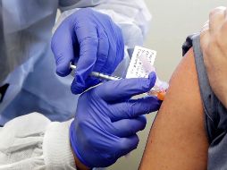 La vacuna experimental comenzará su fase más importante alrededor del 27 de julio, con un estudio con 30 mil personas. AP/ARCHIVO