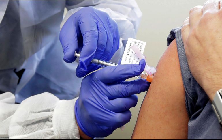 La vacuna experimental comenzará su fase más importante alrededor del 27 de julio, con un estudio con 30 mil personas. AP/ARCHIVO