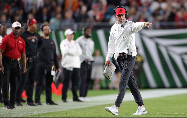 El joven entrenador en jefe de 40 años es reconocido como uno de los mejores en la liga en cuanto al mando de jugadas, y una de las mentes ofensivas más brillantes dentro de la NFL. ARCHIVO