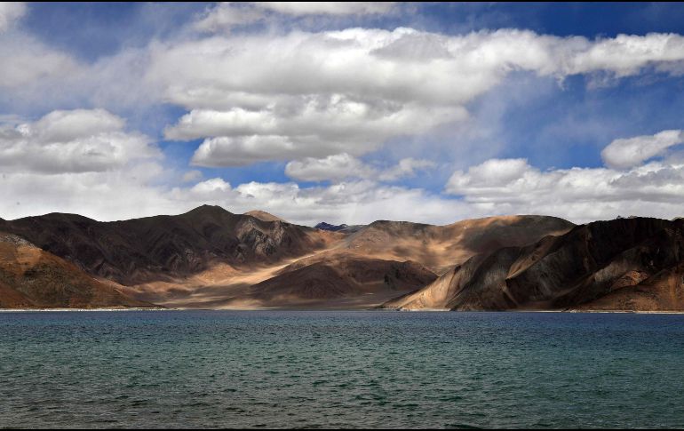 Vista del lago Pangong, en la frontera entre China e India. AFP/P. Singh