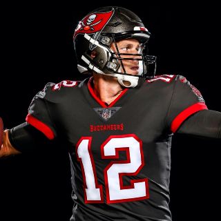 Tom Brady luce por primera vez el jersey de los Buccs