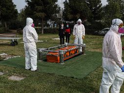 La Casa Blanca proyecta 240 mil decesos en el peor de los escenarios. AP/ E. Felix