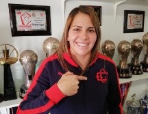 Alicia Cervantes reconoció que es rojiblanca de corazón y llegar al equipo tapatío es un sueño y una responsabilidad para ella. TWITTER / @ChivasFemenil