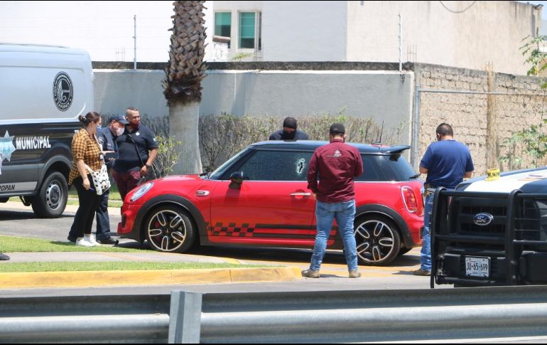 En la colonia Plaza Guadalupe un hombre es atacado a balazos de manera directa mientras conducía su vehículo. EL INFORMADOR