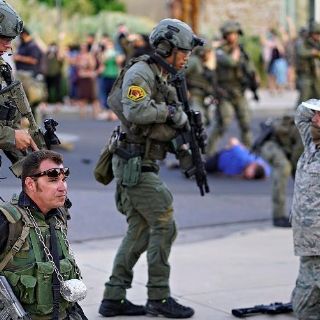 Arrestan a un hombre por disparar durante protesta en Albuquerque