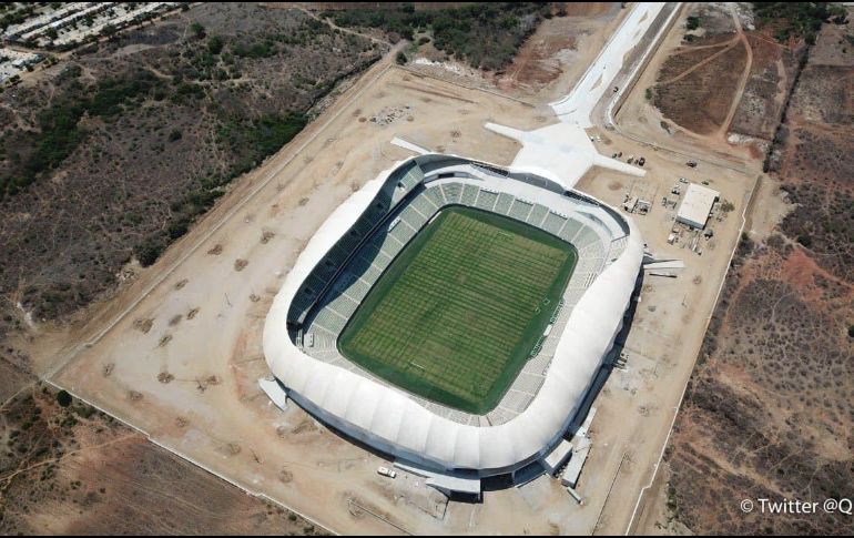 A poco más de un mes para el arranque del Apertura 2020, el Mazatlán FC afina los últimos detalles para que sobre el césped de su estadio, comience a rodar el balón, pero todo está listo. TWITTER / @QuirinoOC