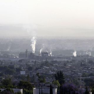 Gobernador anuncia impuesto a empresas contaminantes en 2021