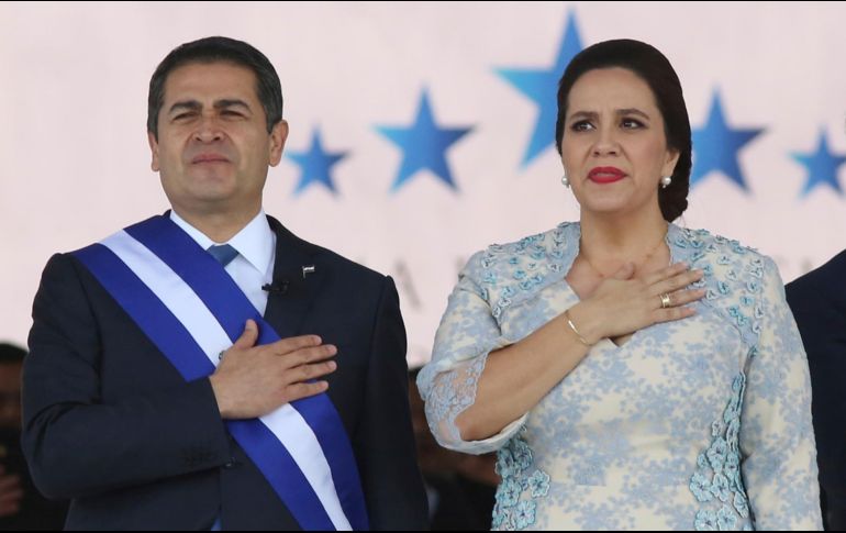 Juan Orlando Hernández y su esposa, Ana García, que también dio positivo al nuevo corinavirus. AP/ARCHIVO