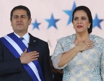 Juan Orlando Hernández y su esposa, Ana García, que también dio positivo al nuevo corinavirus. AP/ARCHIVO
