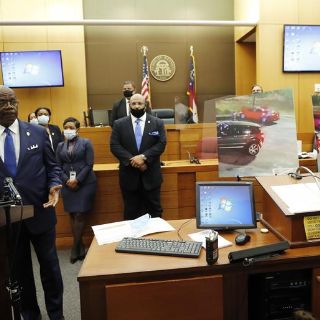 Acusan de homicidio a policía de Atlanta que disparó a afroestadounidense