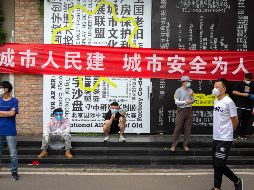 Autoridades señalaron que hasta el momento en la ciudad se han detectado ocho grupos de infecciones diferentes relacionadas con el mercado de Xinfadi. AP / M. Schiefelbein