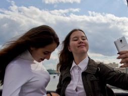 Expertos recuerdan la importancia de leer los términos de privacidad de las aplicaciones para comprender qué información se solicita. AP / ARCHIVO