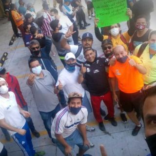 Dialoga gobernador con manifestantes sobre reapertura de canchas de futbol