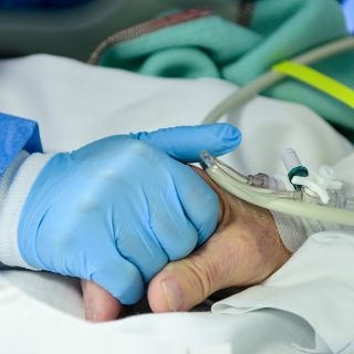 Muerte de paciente en TV en vivo genera polémica en Bolivia