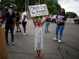 Una manifestación ayer en Atlanta, cerca del restaurante donde Rayshard Brooks murió a causa de disparos de un policía. AP/ARCHIVO