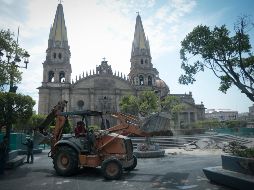 Se espera que las obras en Plaza Guadalajara duren cinco meses; en ese lapso se rehabilitará la fuente, se sustituirá piso y arbolado, se restaurarán bancas y se dará mantenimiento a locales subterráneos, entre otras acciones. EL INFORMADOR/F. Atilano