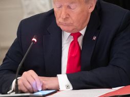 Este es el último enfrentamiento en la batalla entre Trump y las empresas tecnológicas, a las que ha acusado de silenciar a las voces conservadoras. AFP / ARCHIVO