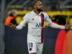 El club catalán recuperará casi la tercera parte de lo que pagó al delantero por renovar por cinco temporadas, aunque finalmente solo duró un año más antes de ir al PSG. AFP / ARCHIVO