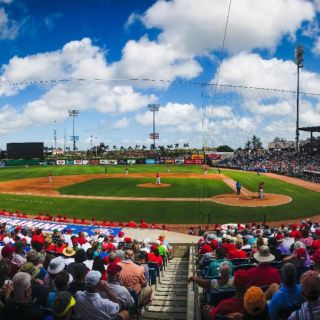 Phillies cierran instalaciones por contagio de jugadores