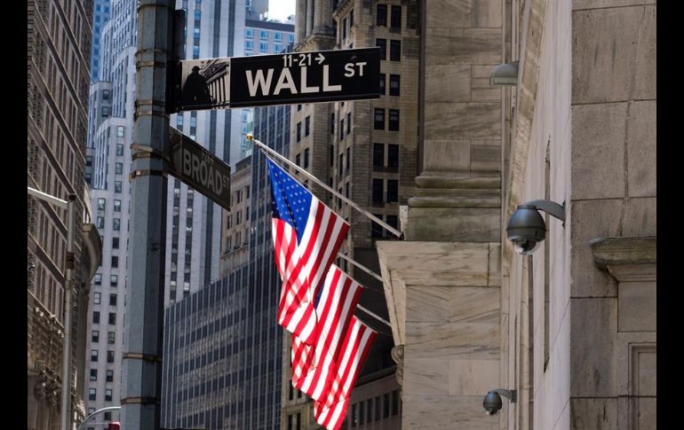 A pesar de la baja del viernes, la bolsa de Nueva York sigue subiendo desde fines de marzo. EFE/J. Lane