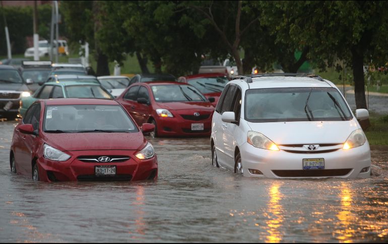 Se reportaron inundaciones en Patria y Beethoven, López Mateos y Tezozomoc y en Guadalupe y Rafael Sanzio. EL INFORMADOR / ARCHIVO