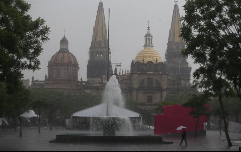 Se espera cielo despejado durante el día, con incremento de nublados por la tarde y lluvias puntuales muy fuertes acompañadas de actividad eléctrica, y posible caída de granizo por la tarde y noche. EL INFORMADOR / ARCHIVO