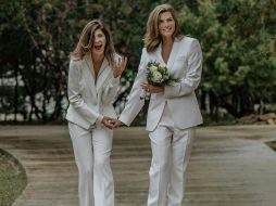 En la instantánea, aparecen Montserrat y Yaya tomadas de la mano. INSTAGRAM/montserrat33