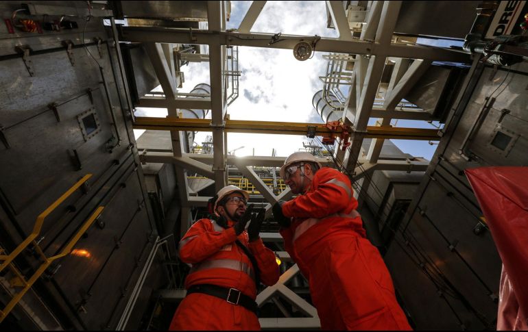 Las firmas se habrían beneficiado con 30 millones de barriles que les dejaron ganancias por 300 millones de dólares al revenderlos.EFE/ARCHIVO