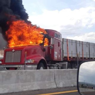 Reportan quema de vehículos en regiones de Celaya, Guanajuato