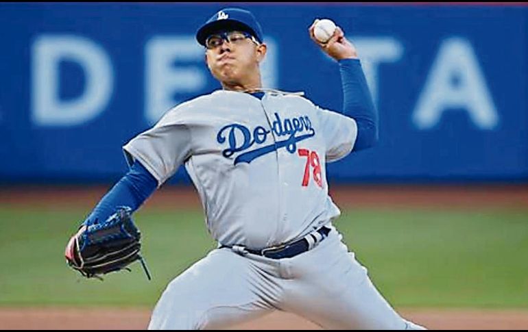Julio Urías. El pitcher de los Dodgers está en la mira de los Tomateros de Culiacán. AP
