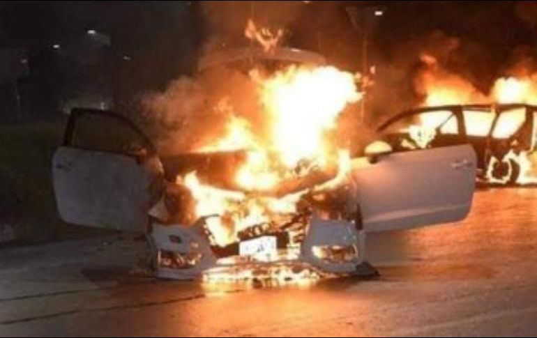 Grupos criminales se enfrentaron e incendiaron cuatro vehículos, un tráiler, cuatro domicilios y detonaron una bomba de gasolina. TWITTER / @GildardoReal