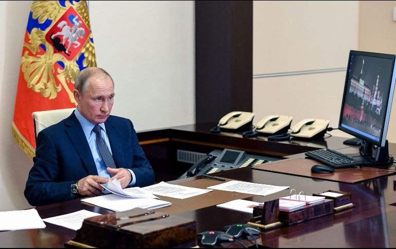 Putin lleva 20 años en el poder; casi la mitad de los rusos apoya su mandato. AFP / ARCHIVO