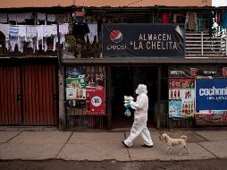 SOLIDARIDAD CHILENA. Vecinos ayudan a las personas sin fuentes de ingresos por culpa del COVID-19. EFE