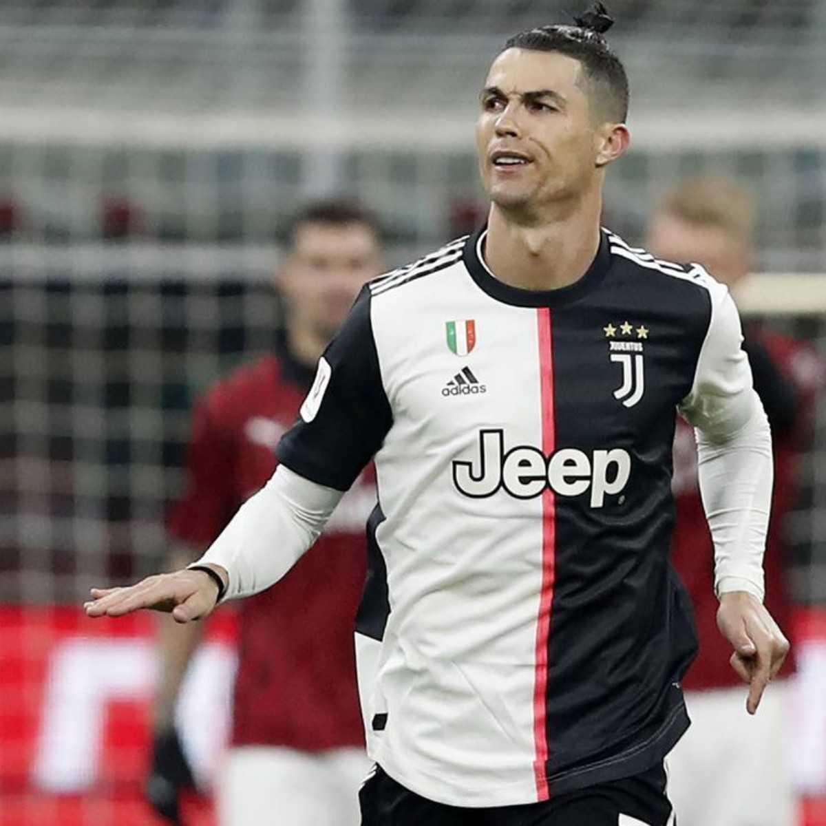 Cristiano Ronaldo dona camiseta firmada para subasta