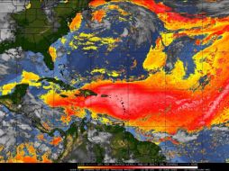 La nube de polvo sahariano se desplaza sobre el Océano Atlántico. ESPECIAL/tropic.ssec.wisc.edu
