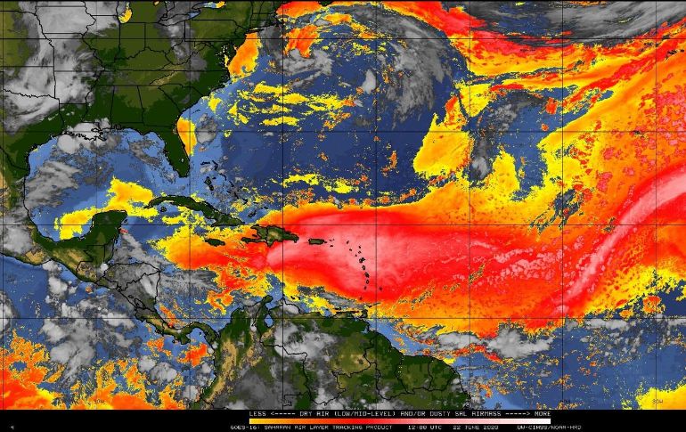 La nube de polvo sahariano se desplaza sobre el Océano Atlántico. ESPECIAL/tropic.ssec.wisc.edu