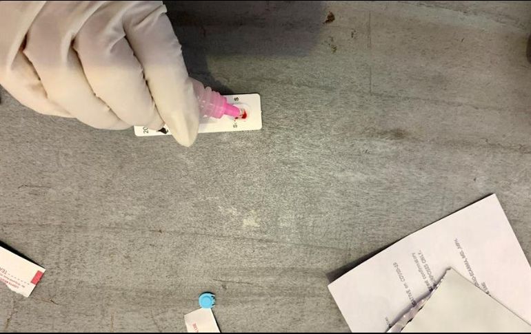Revelan que, desde el inicio de la pandemia hasta la fecha, los centros hospitalarios capitalinos han realizado más de 100 mil pruebas de detección. EFE/F. Malasig