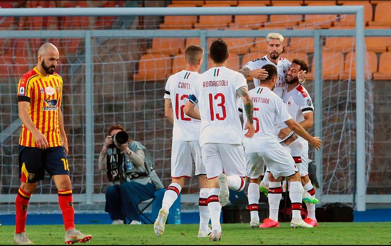 El Milan no tuvo dificultad para anotar goles sin el lesionado Zlatan Ibrahimovic al aplastar el lunes 4-1 a Lecce, en su primer partido de la reanudación de la Serie A. AP / D. Fasano