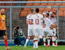 El Milan no tuvo dificultad para anotar goles sin el lesionado Zlatan Ibrahimovic al aplastar el lunes 4-1 a Lecce, en su primer partido de la reanudación de la Serie A. AP / D. Fasano