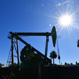 Petróleo de EU alcanza los 40 dólares por barril