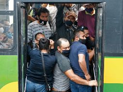 La incorporación de 65 autobuses a las rutas T-19 y T-19B no remediaron el hacinamiento de pasajeros. EL INFORMADOR/A. Camacho