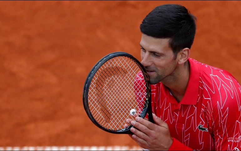 Informan que el tenista serbio no sufre ''ningún síntoma''. AP / D. Vojinovic