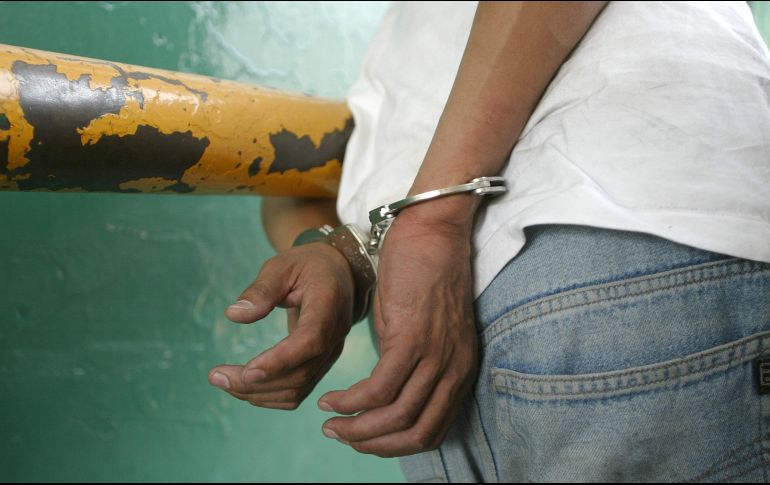 Los hombres son detenidos el pasado 25 de mayo en la Antigua Carretera a Chapala, en la colonia Quintas del Valle en Tlajomulco de Zúñiga. ARCHIVO