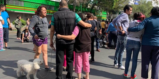 L&oacute;pez Obrador pide a poblaci&oacute;n mantener la calma tras temblor