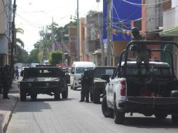 Miembros de la Guardia Nacional patrullan las calles de la ciudad de Celaya. EFE